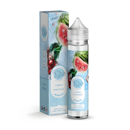 Gros plan bouteille e-liquide cerise pastèque frais sans nicotine